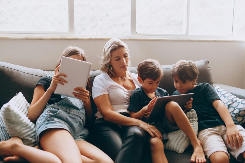 screen time tips from babysitters